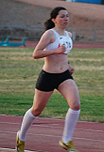 Laura Pons, vencedora en 800 metros lisos y salto de longitud femenino